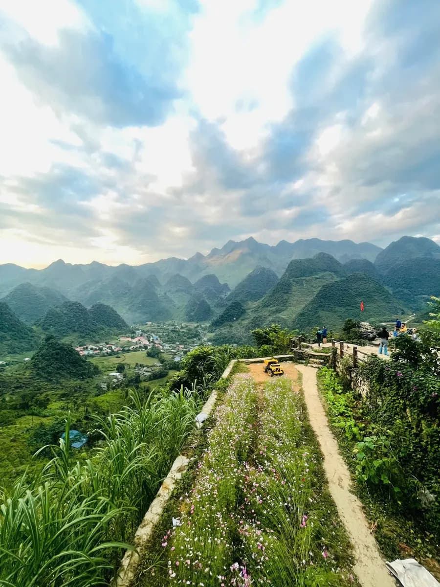 Mountain scenery on the Ha Giang Loop